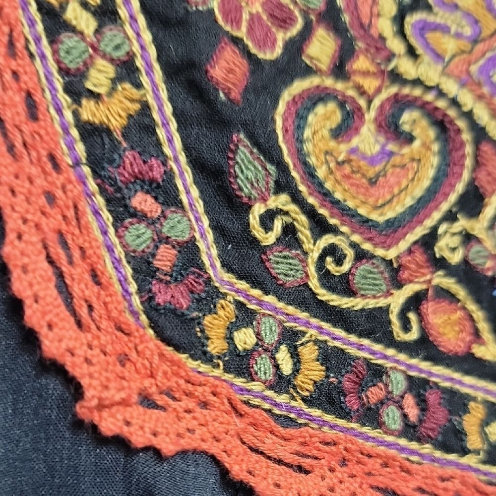 Soft Surroundings Embroidered Multicolor Blouse Black Red Size L Boho - Picture 9 of 11